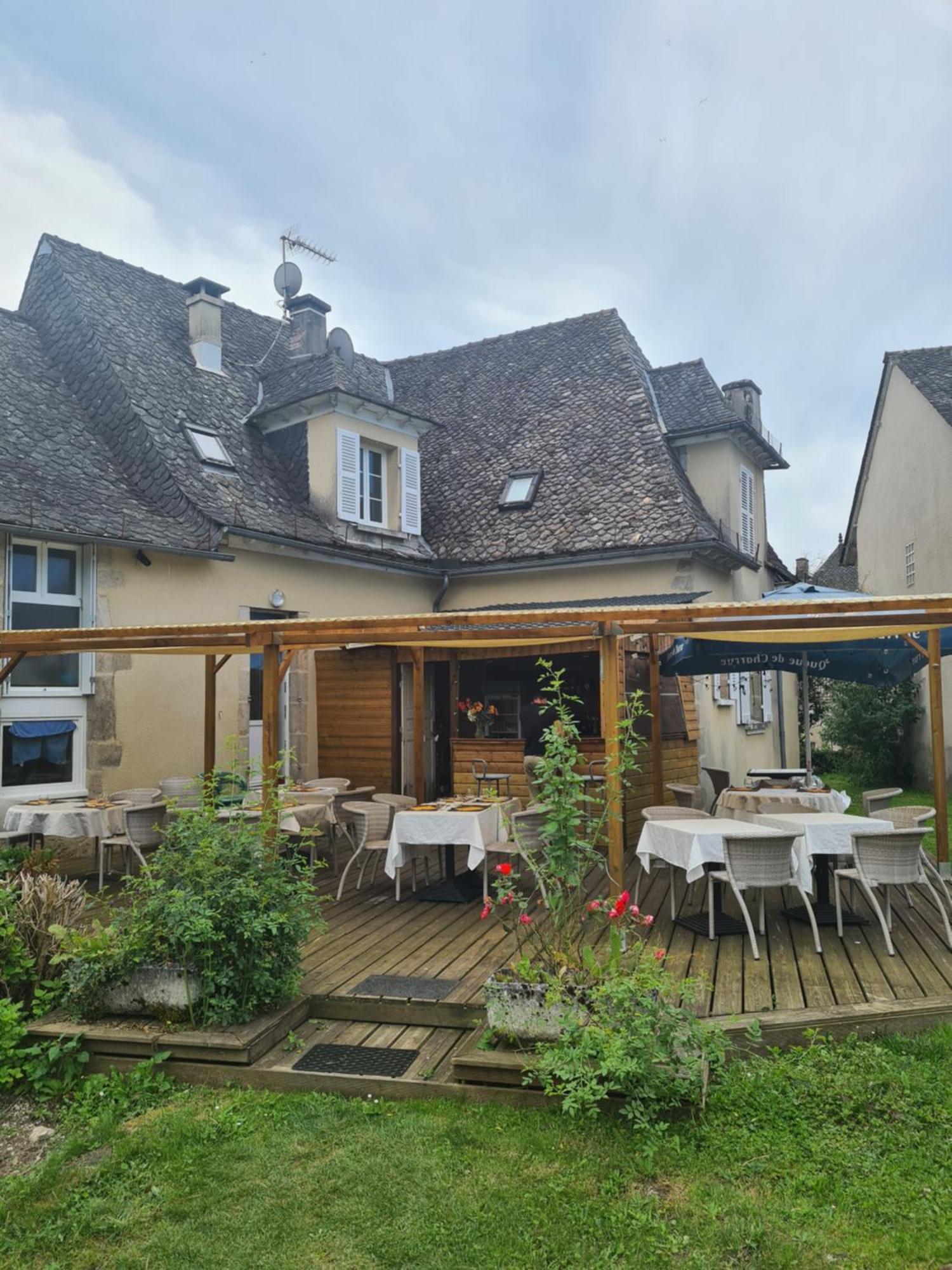 Hotel Saint Julien Aux Bois Exterior foto