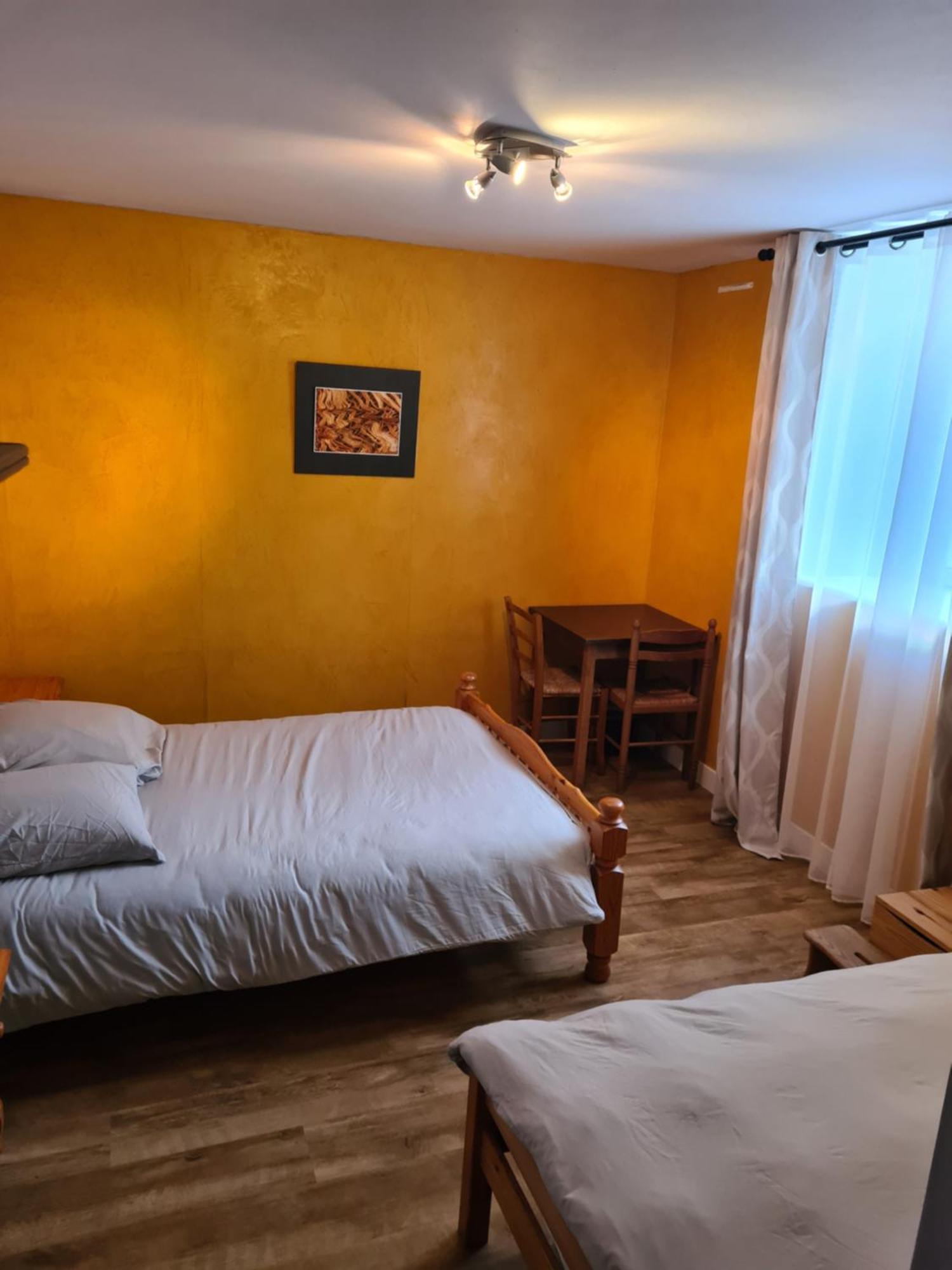 Hotel Saint Julien Aux Bois Cameră foto